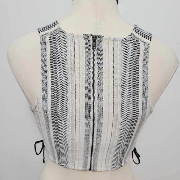 BCBGeneration black multi jacquard crop top size 2 - Picture 6 of 8